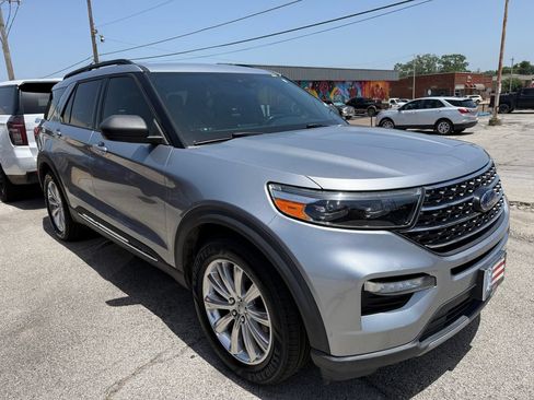 Used 2020 Ford Explorer XLT w/ Equipment Group 202A RWD image 15