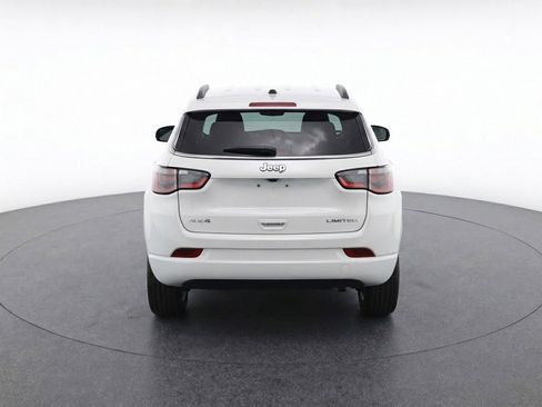 Used 2025 Jeep Compass Latitude image 7