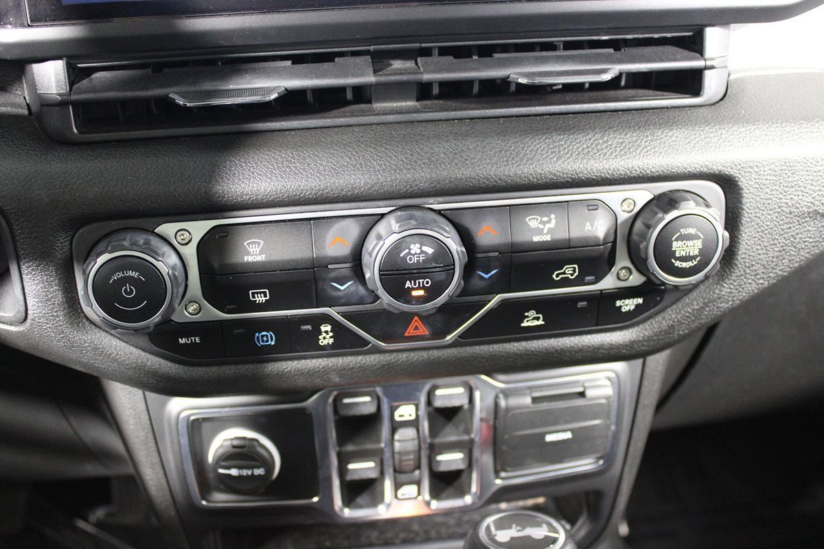 Used 2024 Jeep Wrangler Unlimited AWD/4WD image 16