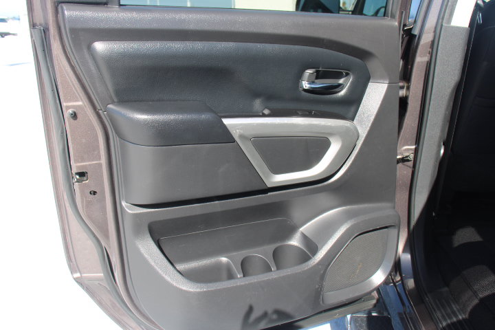 Used 2017 Nissan Titan SV RWD image 14