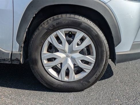 Used 2024 Toyota Corolla Cross L image 11