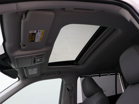 Certified 2021 Toyota Highlander XLE image 27