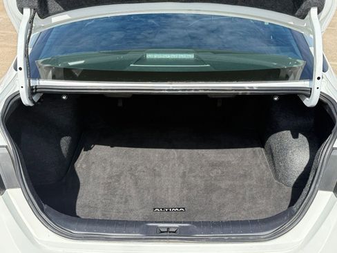 Used 2025 Nissan Altima 2.5 SV FWD image 32