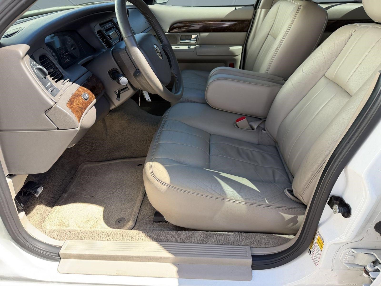 Used 2011 Mercury Grand Marquis LS RWD image 4