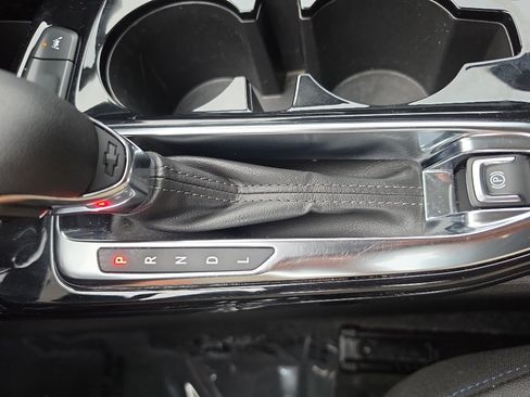 Used 2025 Chevrolet Trax LT FWD image 24