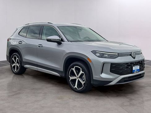 Certified 2026 Volkswagen Tiguan SE AWD/4WD image 3