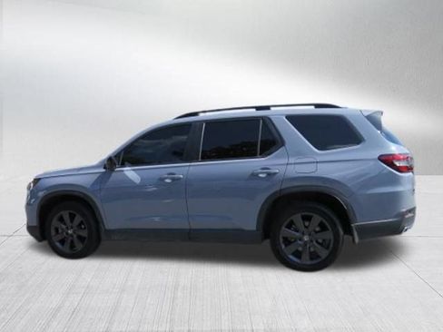 Used 2025 Honda Pilot Sport image 6