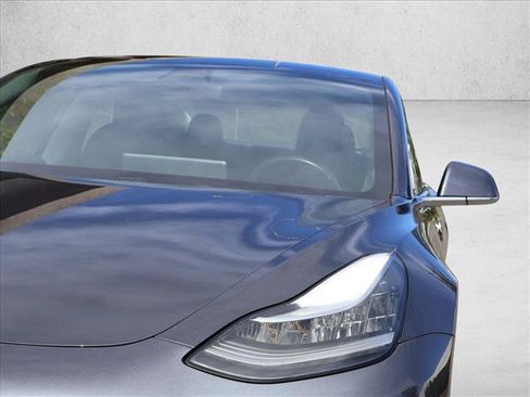 Used 2018 Tesla Model 3 Long Range RWD image 2