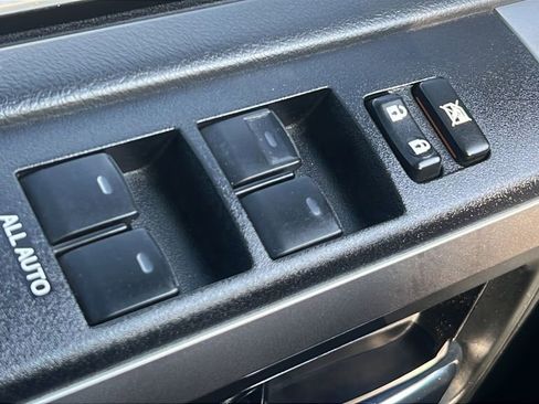 Used 2018 Toyota 4Runner SR5 AWD/4WD image 18