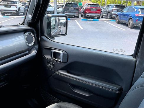 Used 2020 Jeep Wrangler Unlimited Sahara AWD/4WD image 16