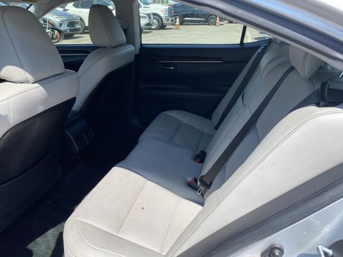 Used 2014 Lexus ES 350 w/ Premium Package FWD image 13