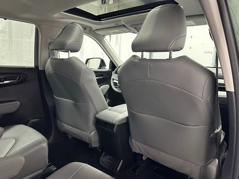 Used 2025 Toyota Highlander XLE image 63