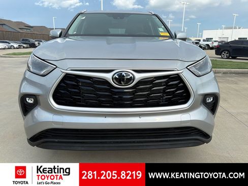 Used 2025 Toyota Highlander XLE FWD image 8