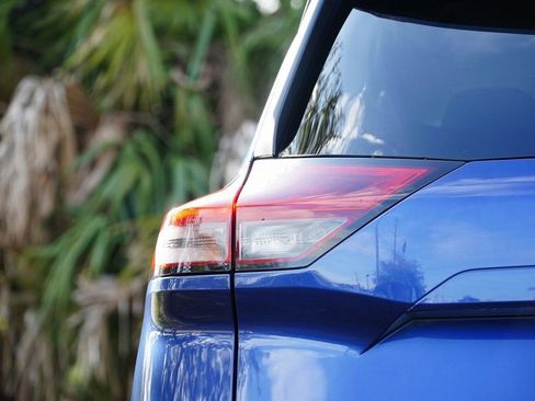 Used 2022 Nissan Rogue SV AWD/4WD image 7