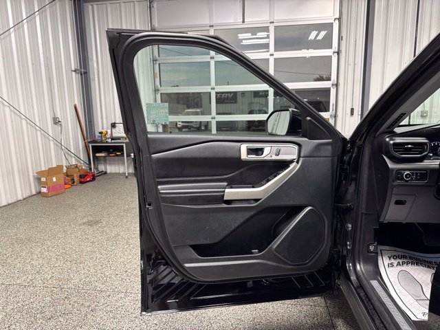 Used 2023 Ford Explorer Limited AWD/4WD image 7