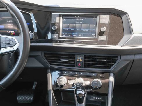Used 2024 Volkswagen Jetta SE FWD image 14