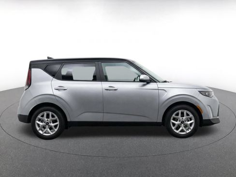 Used 2025 Kia Soul LX w/ LX Technology Package FWD image 10