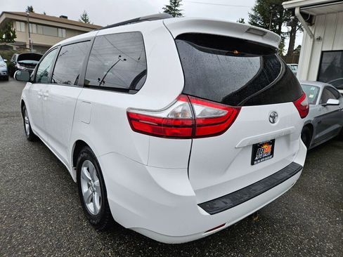 Used 2016 Toyota Sienna LE image 12