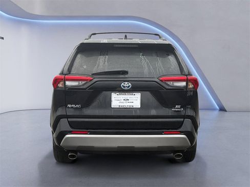 Used 2022 Toyota RAV4 SE image 4