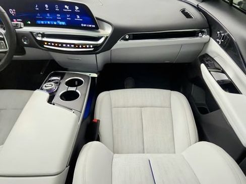 Used 2024 Cadillac Lyriq Luxury AWD/4WD image 55