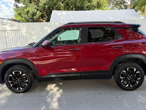 Used 2021 Chevrolet TrailBlazer LT w/ Premium Seating Package AWD/4WD image 3