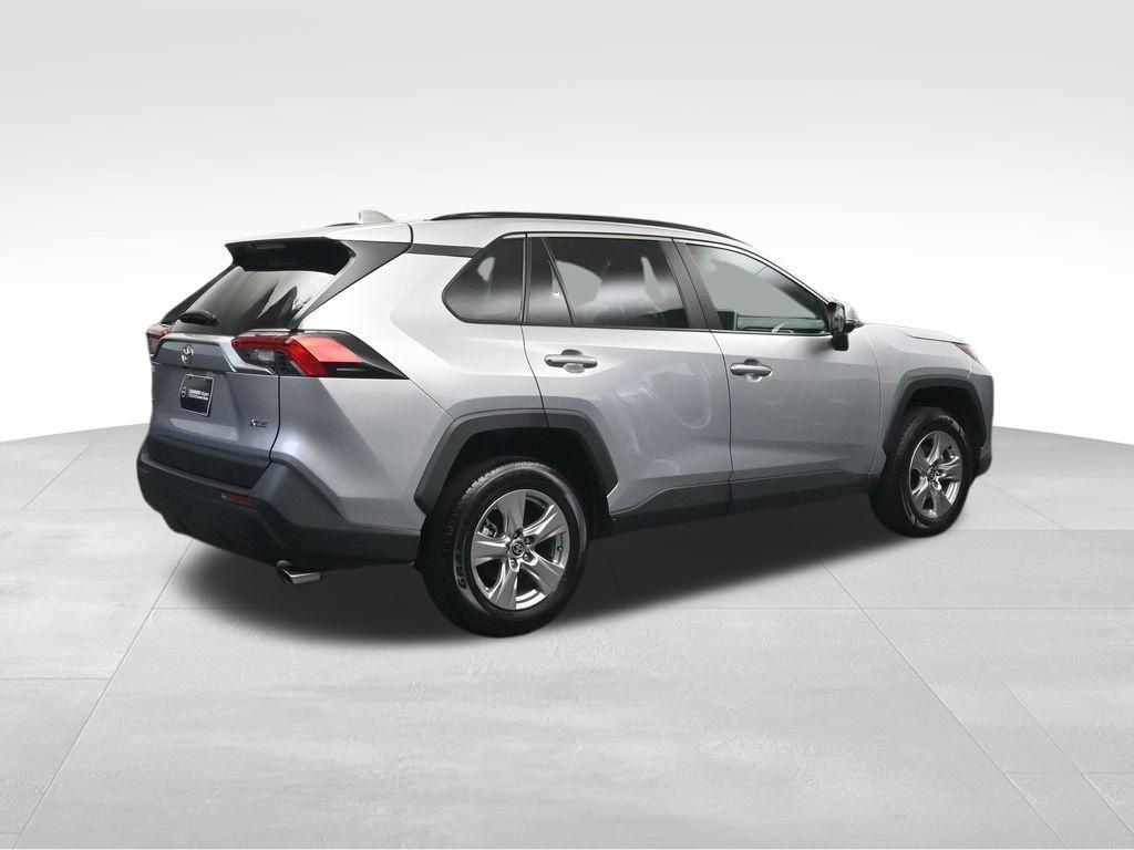 Used 2025 Toyota RAV4 XLE FWD image 5