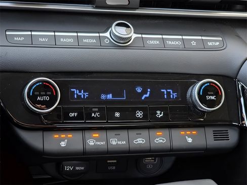 Used 2023 Hyundai Elantra Limited image 33