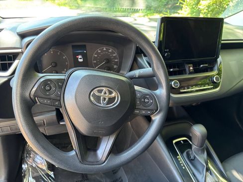 Used 2025 Toyota Corolla LE FWD image 25
