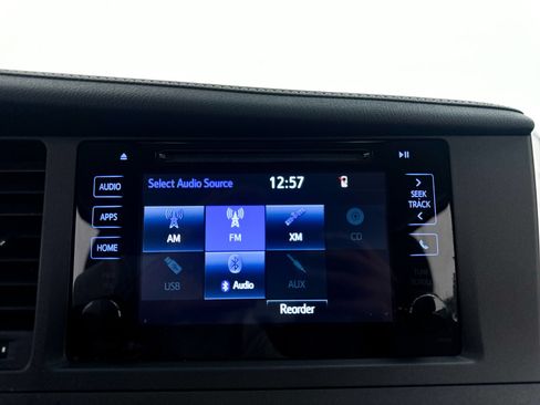 Used 2015 Toyota Sienna XLE FWD image 17