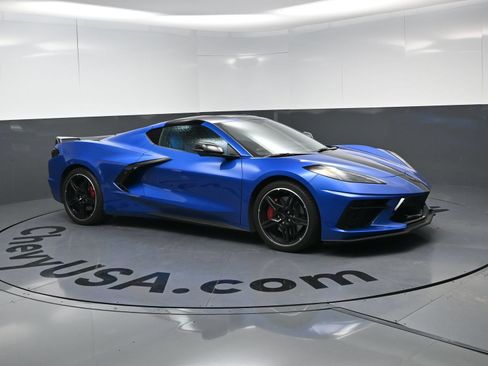 Used 2022 Chevrolet Corvette Stingray Premium Cpe w/ Z51 Performance Package RWD image 2