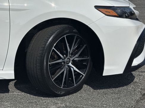 Used 2024 Toyota Camry SE image 12