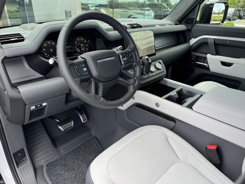 Used 2025 Land Rover Defender 130 V8 AWD/4WD image 13