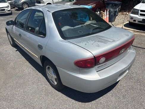 Used 2004 Chevrolet Cavalier Sedan w/ Preferred Equipment Group FWD image 11