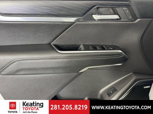 Used 2025 GMC Acadia Elevation image 10