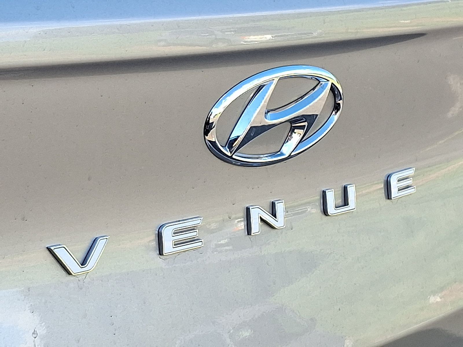 Certified 2024 Hyundai Venue SEL FWD image 4