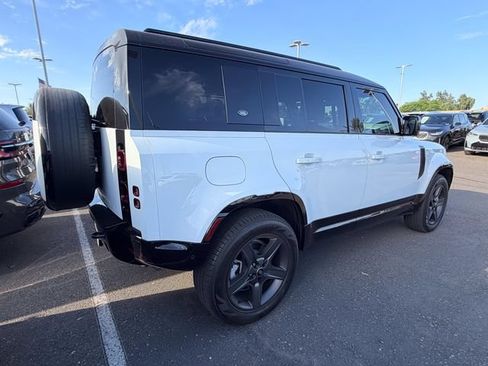 Used 2024 Land Rover Defender 110 X-Dynamic SE AWD/4WD image 5