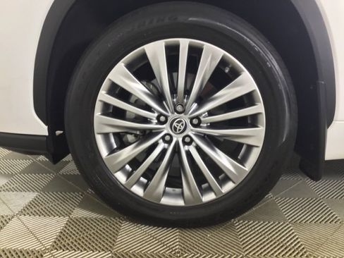 Used 2023 Toyota Highlander Platinum image 26