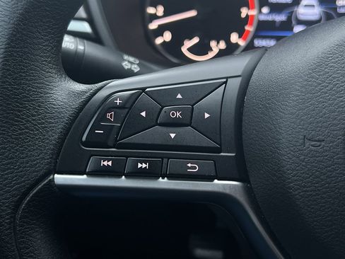 Used 2024 Nissan Altima 2.5 SV image 23