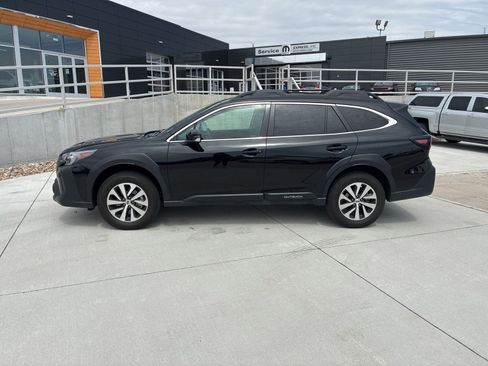Used 2023 Subaru Outback Premium AWD/4WD image 2