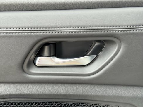 Used 2025 Nissan Ariya FWD image 37