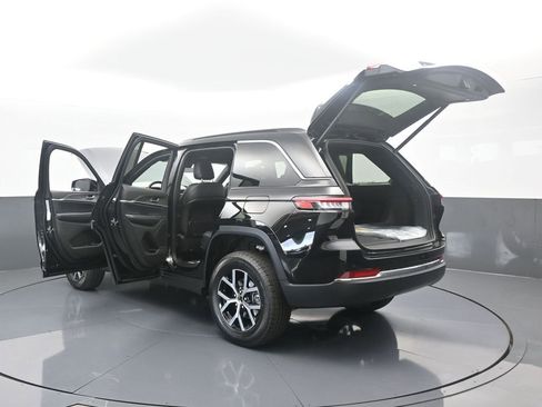 Used 2025 Jeep Grand Cherokee Limited image 64