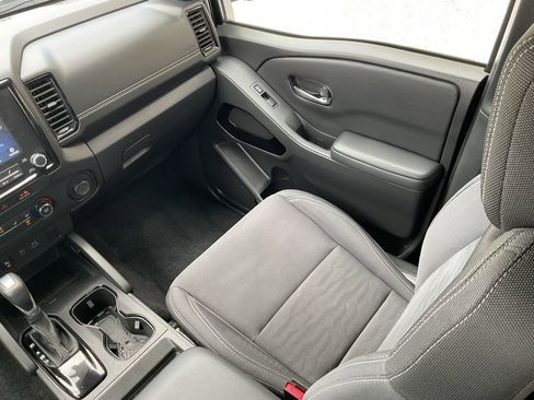 Used 2023 Nissan Frontier SV w/ Midnight Edition Package image 17