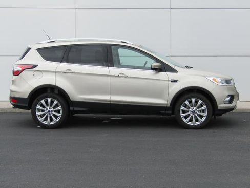 Certified 2017 Ford Escape Titanium w/ Equipment Group 301A image 4