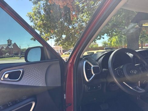 Used 2021 Kia Soul LX FWD image 27