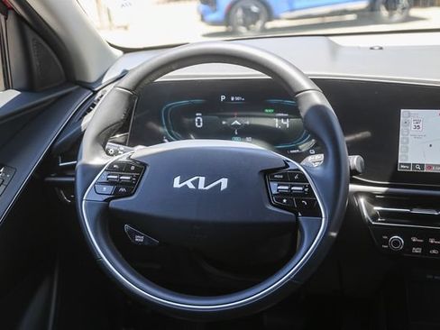 Certified 2025 Kia Niro EX FWD image 16