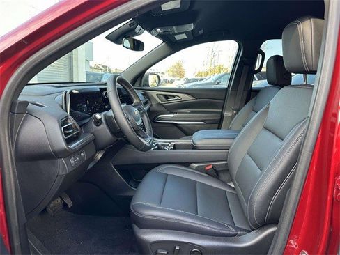 Certified 2025 Chevrolet Traverse LT w/ Driver Confidence Package image 18