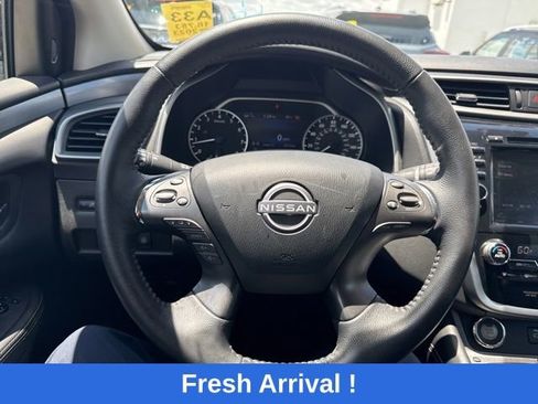 Used 2023 Nissan Murano SV w/ SV Midnight Edition Package FWD image 3