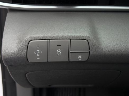 Certified 2025 Hyundai Elantra SE w/ Cargo Package image 22