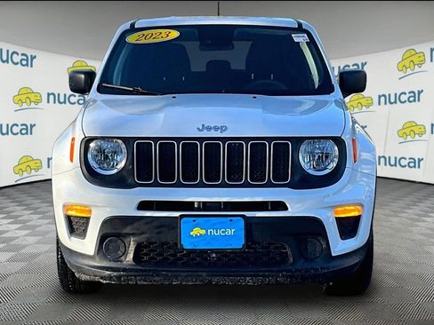Used 2023 Jeep Renegade Latitude image 2