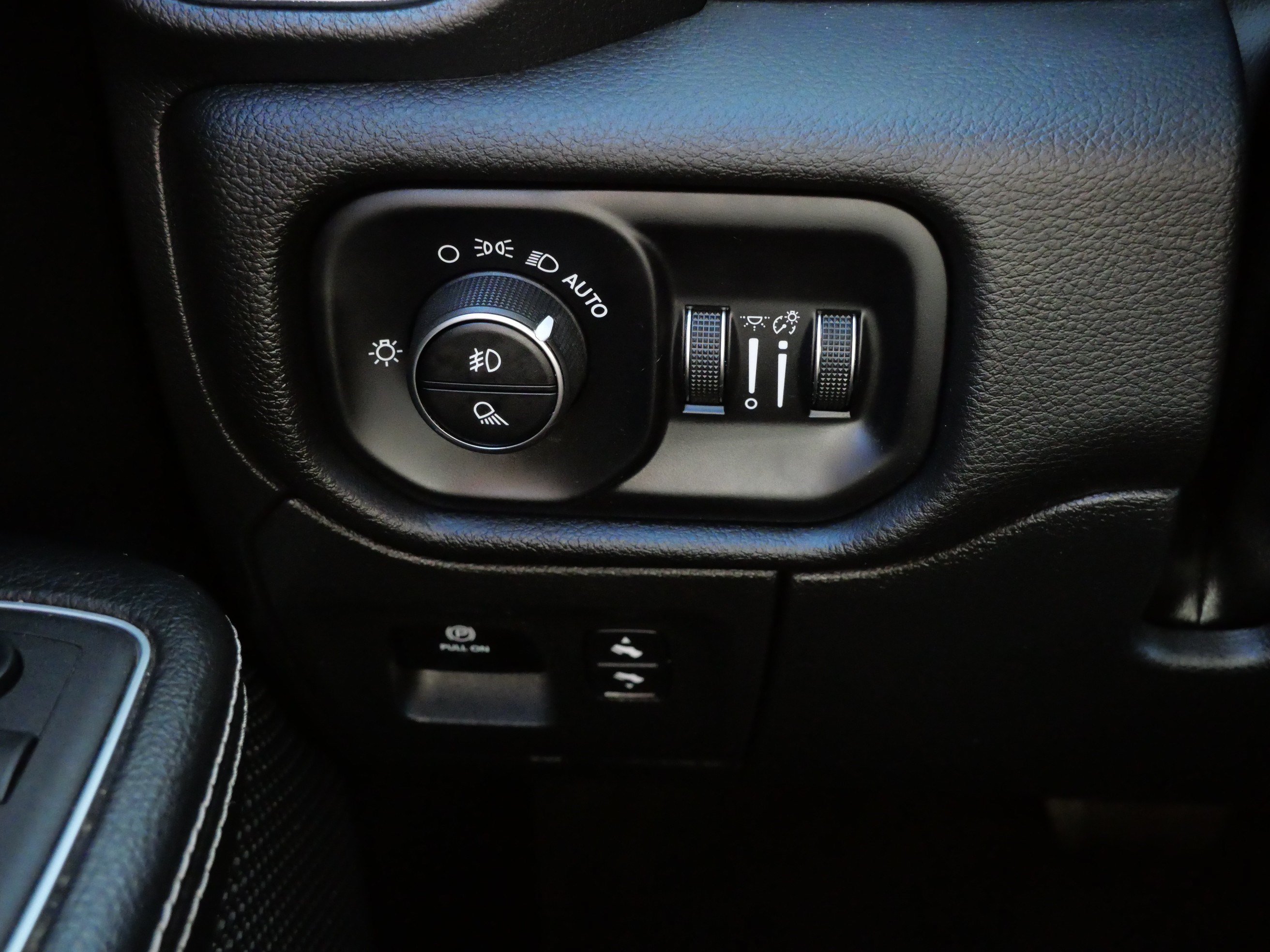 Used 2023 RAM 1500 Laramie AWD/4WD image 27